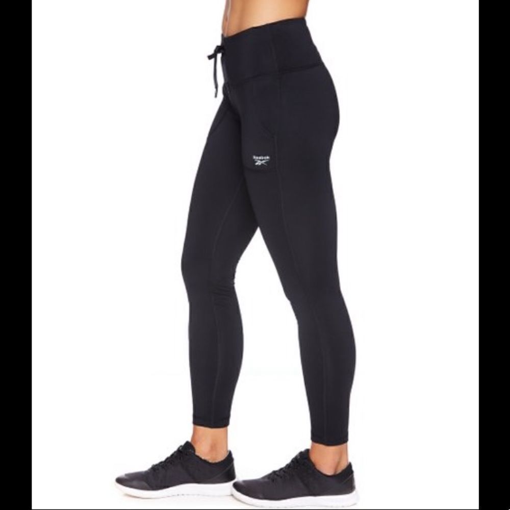NWT Reebok Momentum Vector skinny legging. Medium